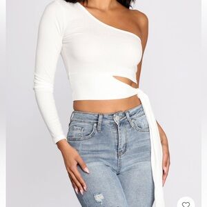 Single sleeve ribbed crop top